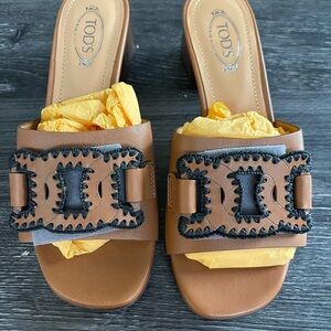 Woman’s Tods Italian shoes size 35 which is size 5